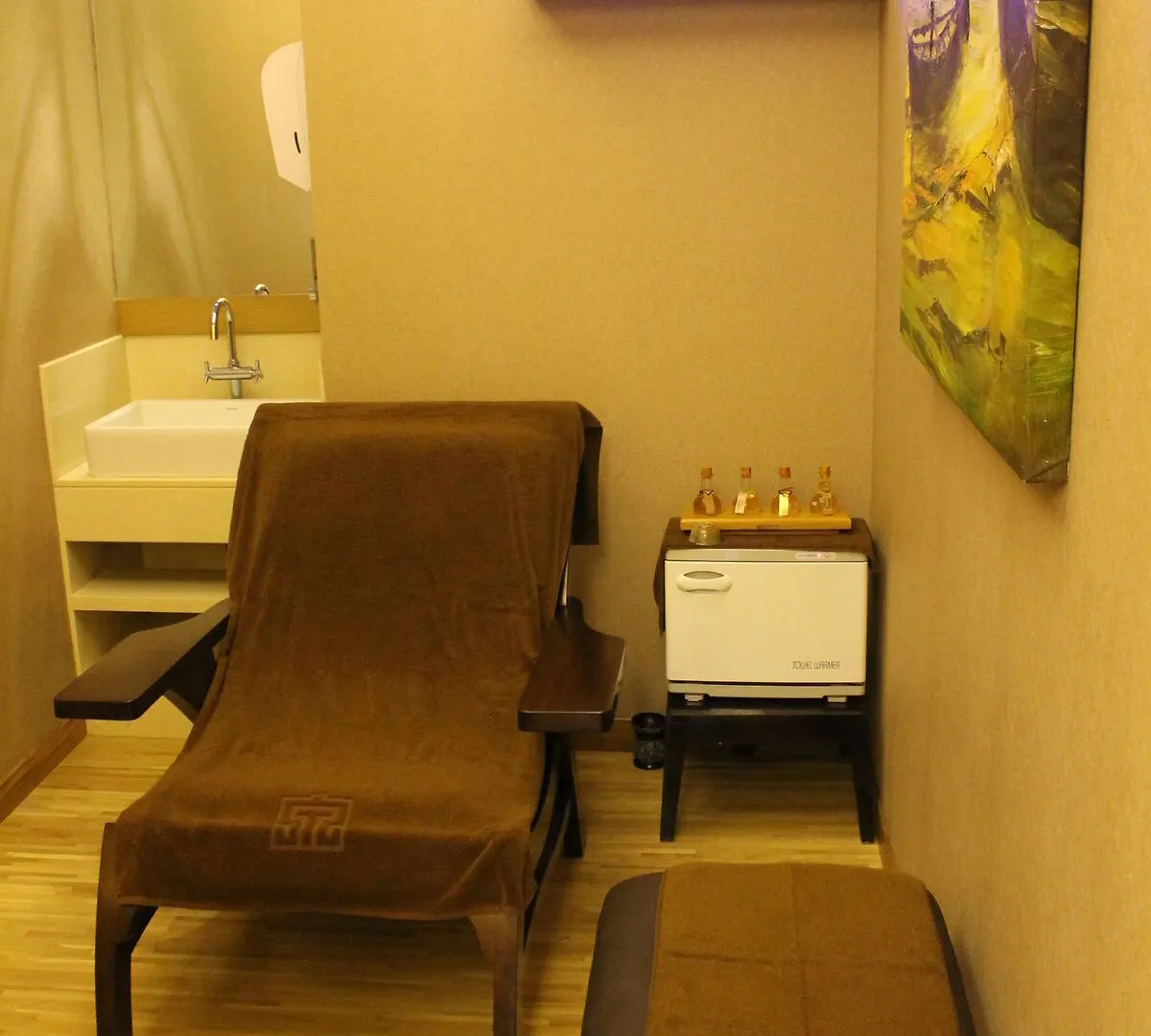 Courtyard By Marriott Kochi Airport Hotel Nedumbassery