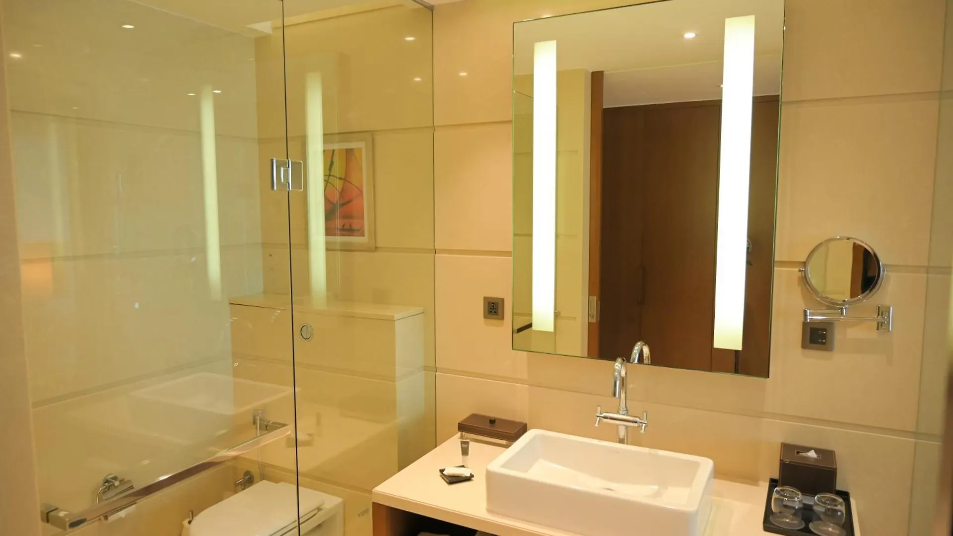 Courtyard By Marriott Kochi Airport Hotel Nedumbassery