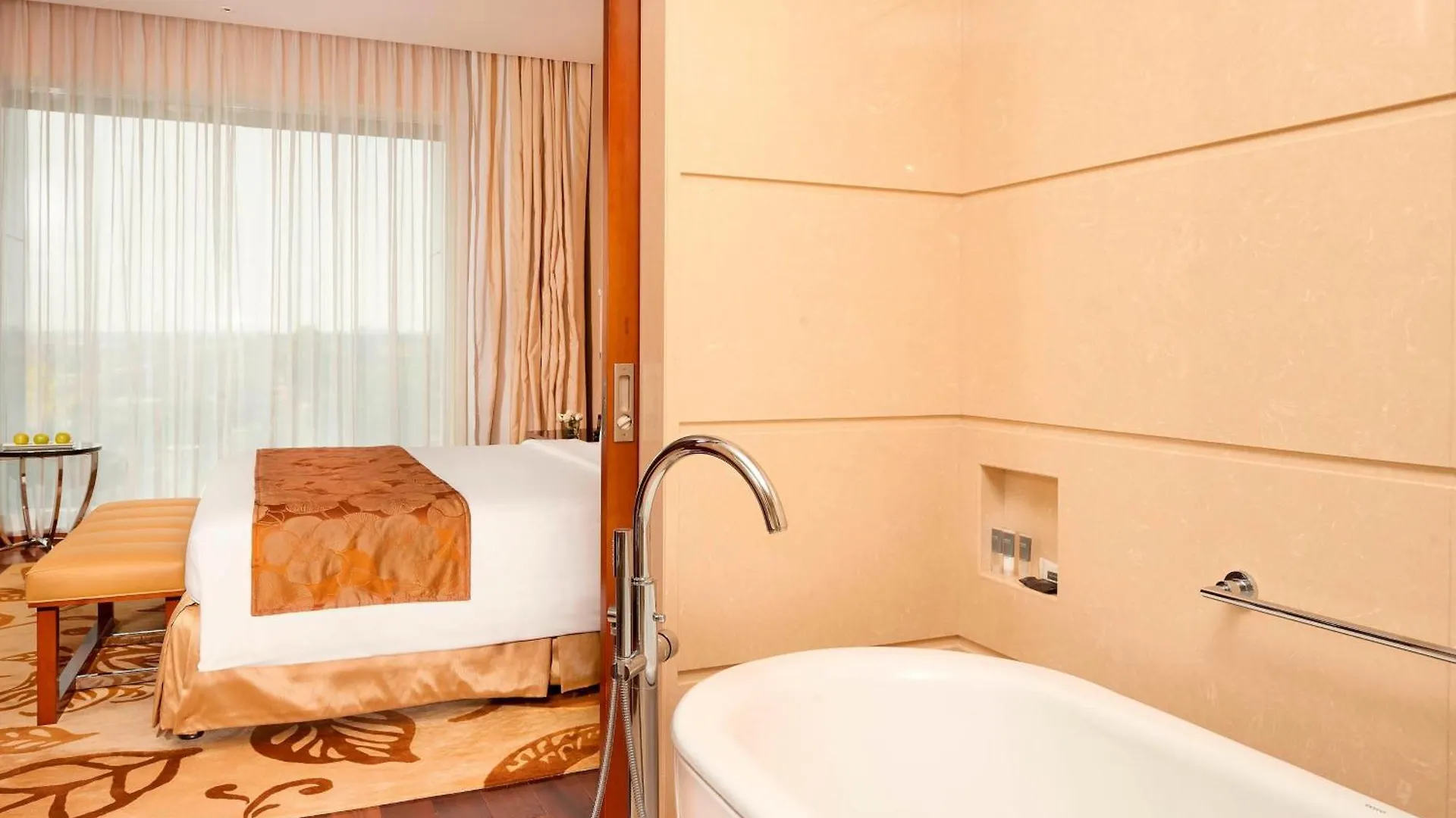 Courtyard By Marriott Kochi Airport Hotel Nedumbassery