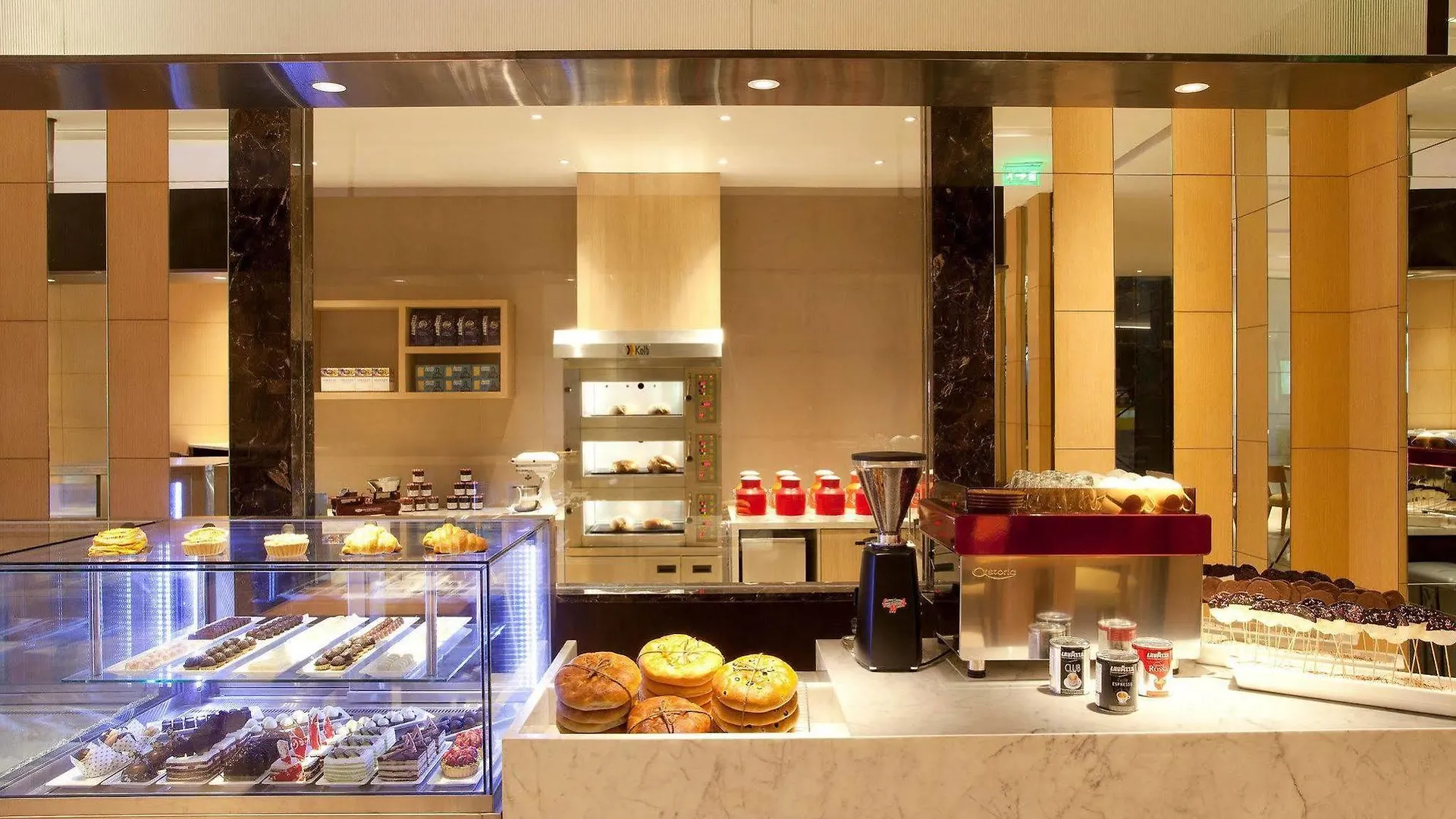 Courtyard By Marriott Kochi Airport Hotel Nedumbassery